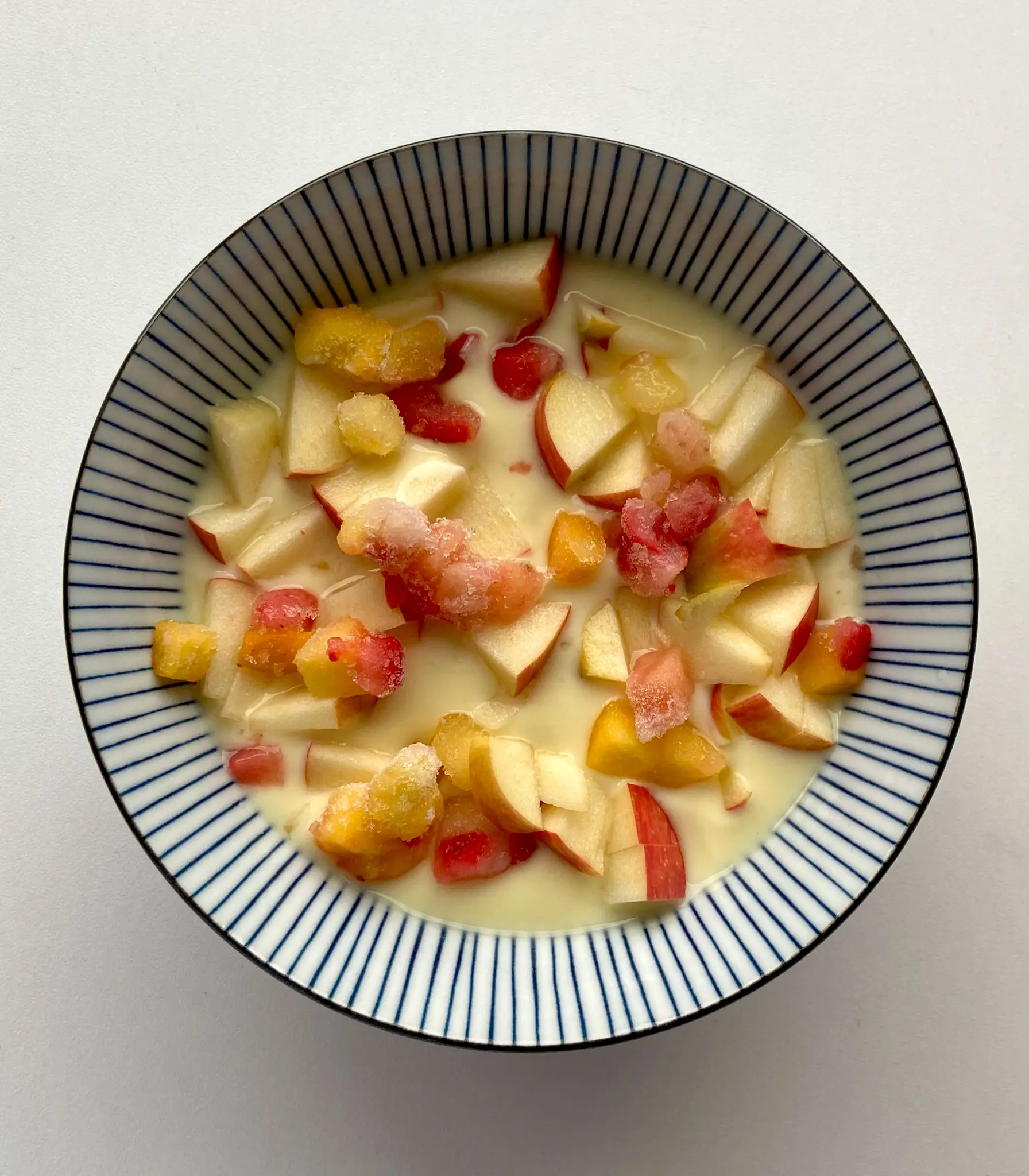 yogurt med bær og eabler
