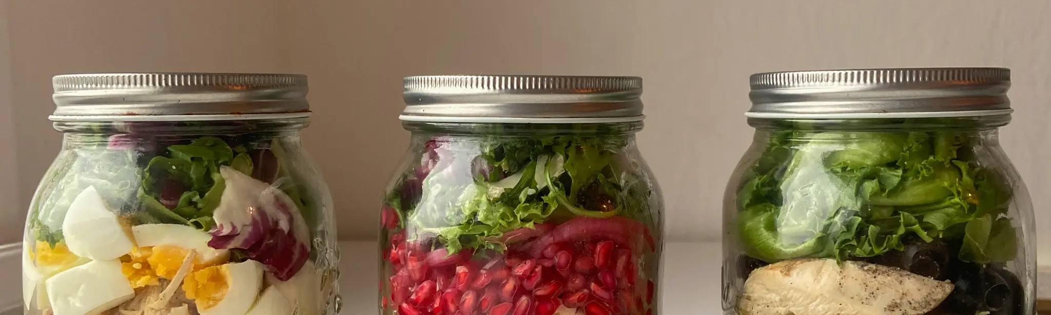 tre forskellige slags masonjar salater