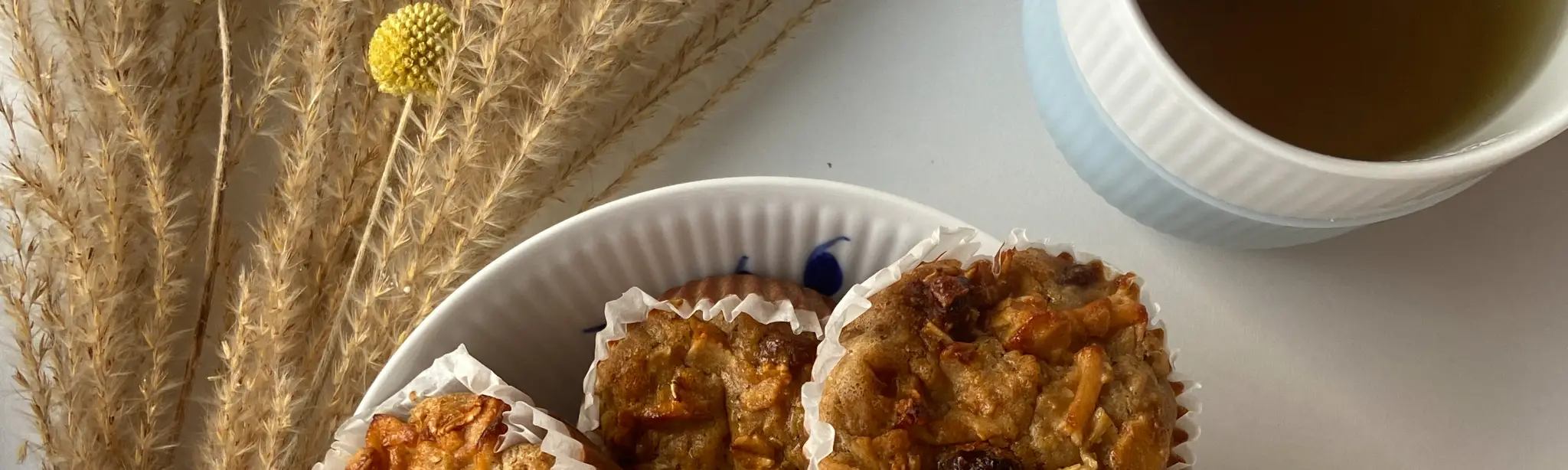 morgenmad muffins med aebler og kanel